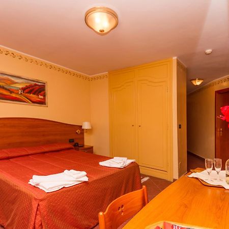 Hotel Relais Des Alpes Саузе-д'Ульс Номер фото
